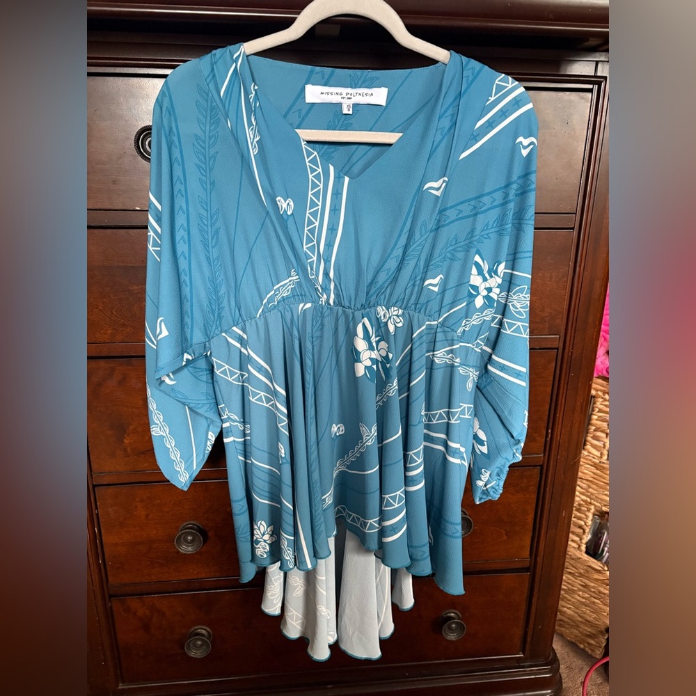 Euc Missing Polynesia In Blue Patterned Women Top… - image 1